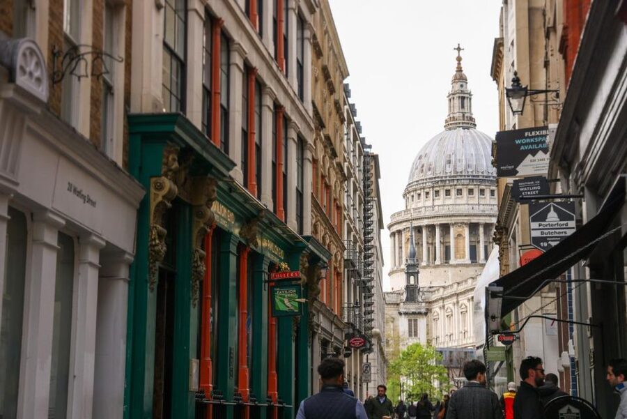 Eating London: Heart Of 'The City' Food Tour - Chocolate house time: choosing your sweet like a local
