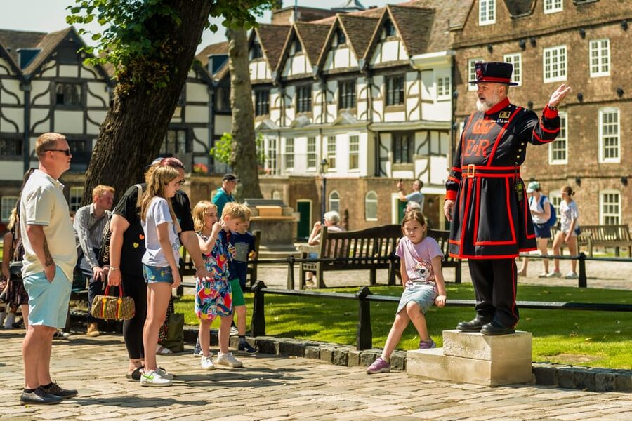 Exclusive Beefeater Meet & Greet at the Tower of London - The 15-minute Yeoman Warder welcome talk, questions, and photos