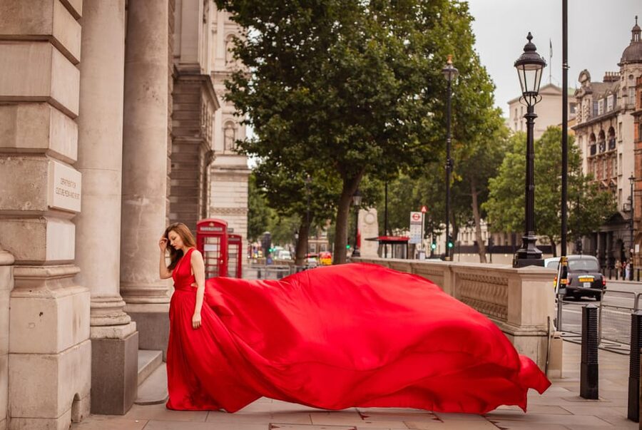 Flying dress professional photoshoot with pro photographer - Who this photoshoot suits best