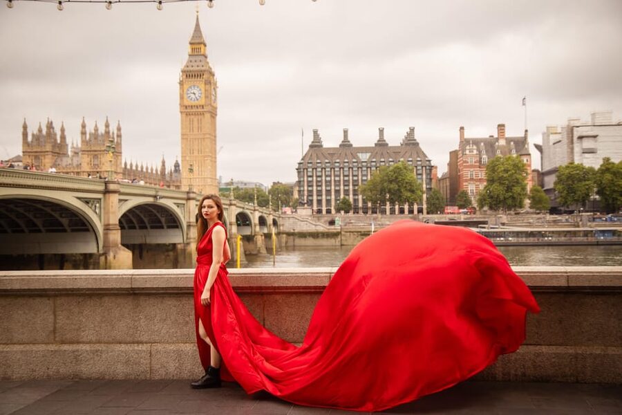 Flying dress professional photoshoot with pro photographer - Flying dress photoshoot with a pro near Big Ben: the real appeal