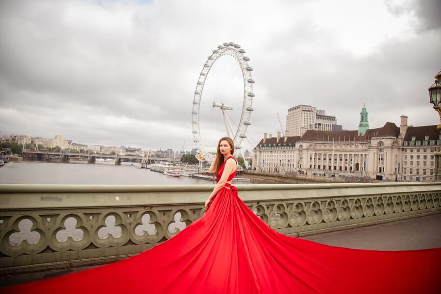 Flying dress professional photoshoot with pro photographer - The red flying dress: what to expect and how to make it look its best