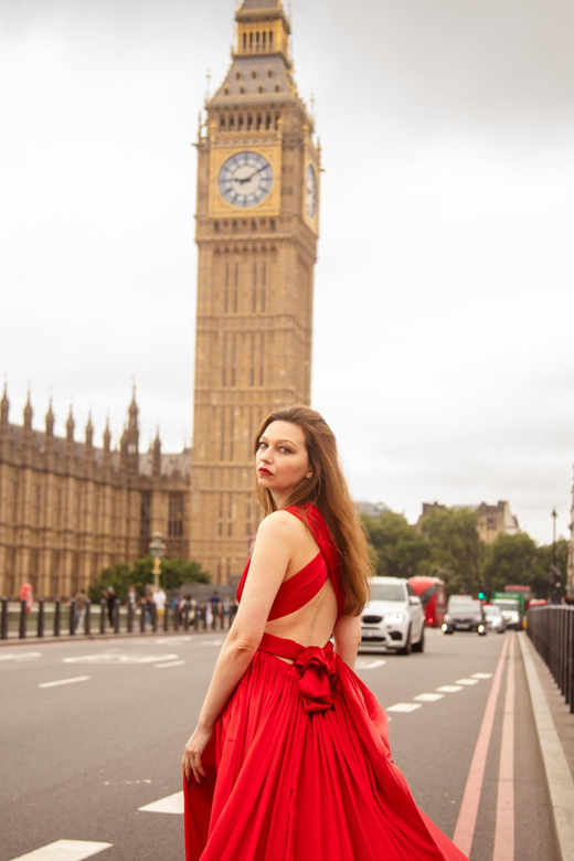 Flying dress professional photoshoot with pro photographer - Professional photographer plus posing help: why it changes everything