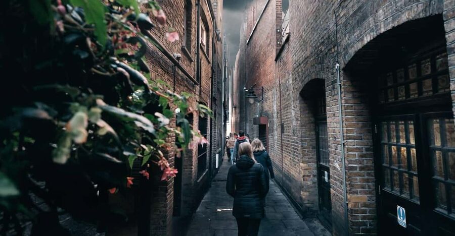 French Language: Original Harry Potter Walking Tour - Southwark View Point to Palace Theatre, wizard-style