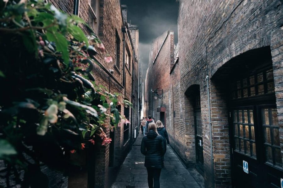 French Language: Original Harry Potter Walking Tour - From Borough Market to Southwark Cathedral and the riverfront mood