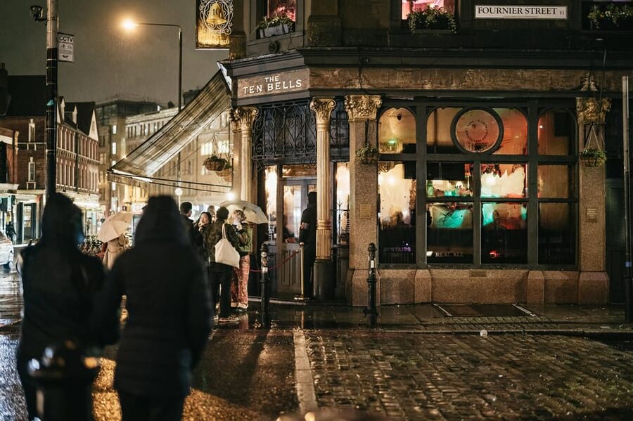 French Language : Original Jack the Ripper Tour - Meeting up near Aldgate East without stress