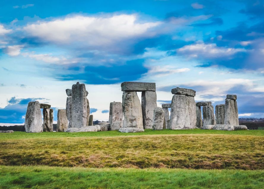 From Bath: Stonehenge & the Cotswolds Day Tour with Entry - Why Stonehenge plus the Cotswolds works as a one-day plan