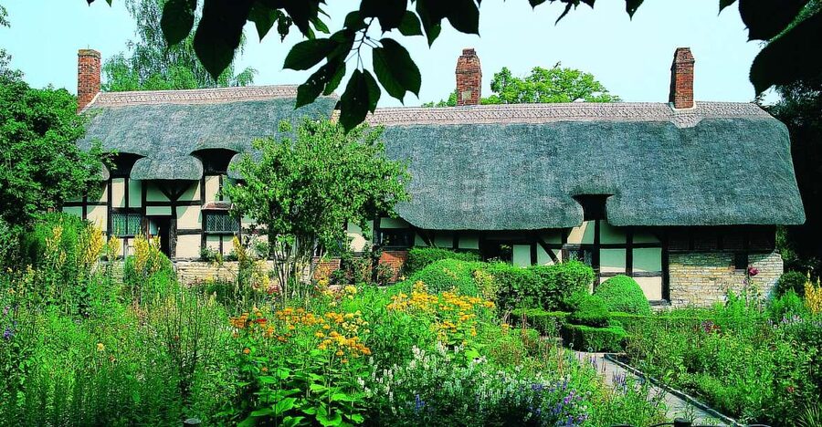 From Brighton: Stratford-upon-Avon & The Cotswolds Day Trip - Anne Hathaways Cottage photo stop: a quick hit with big emotional pull