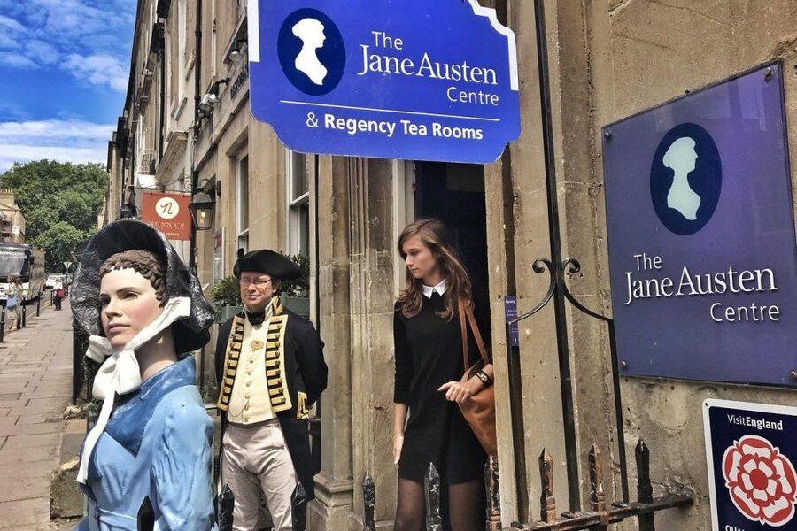 From Cambridge: Guided Day Tour to Bath and Stonehenge - Luxury mini-coach and small-group size: value you feel, not just marketing