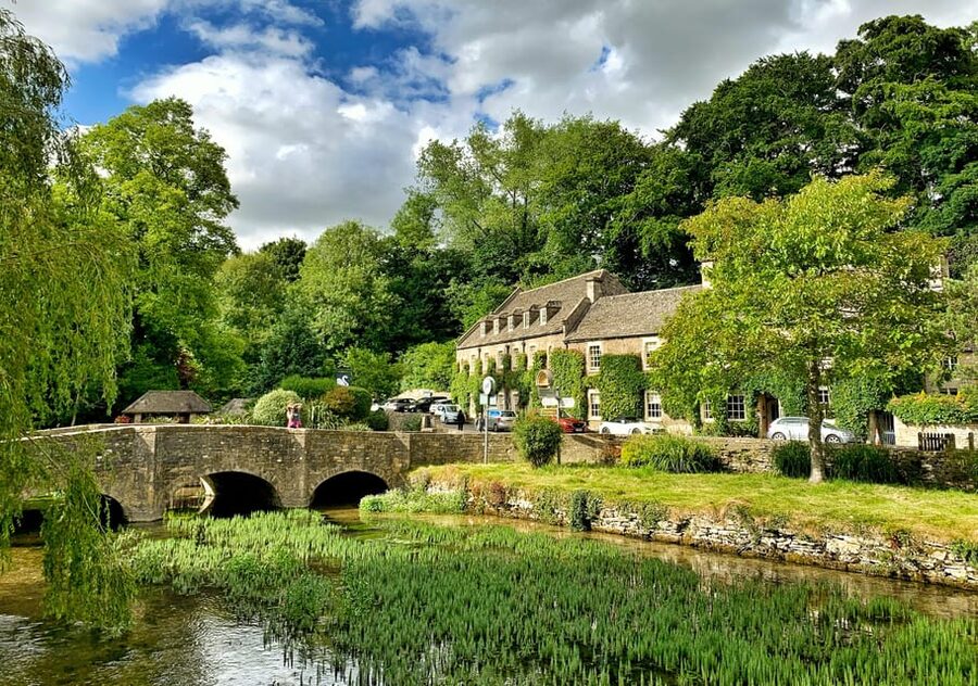 From Cambridge: Guided day trip to Stratford & The Cotswolds - Stratford-upon-Avon: medieval town energy plus Shakespeare landmarks