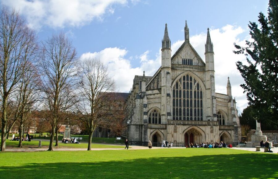 From London: 3-day Isle of Wight & the Southern Coast Tour - Day 1 Quarr Abbey and Shanklin, Your Isle of Wight Base