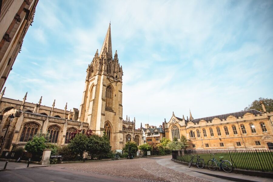 From London: Cotswolds and Oxford Guided Day-Trip - Alice in Wonderland and Harry Potter in Oxford: Stories You Can Spot as You Walk