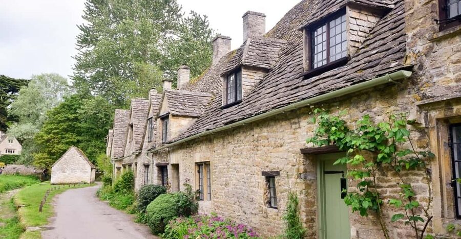 From London: Cotswolds Villages Small Group Day Tour - From Gloucester Road Station to the Cotswolds: the mini-coach advantage