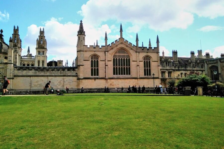 From London: Day Trip to Downton Abbey, Oxford and Bampton - Oxford walking tour: old university buildings, not just photos