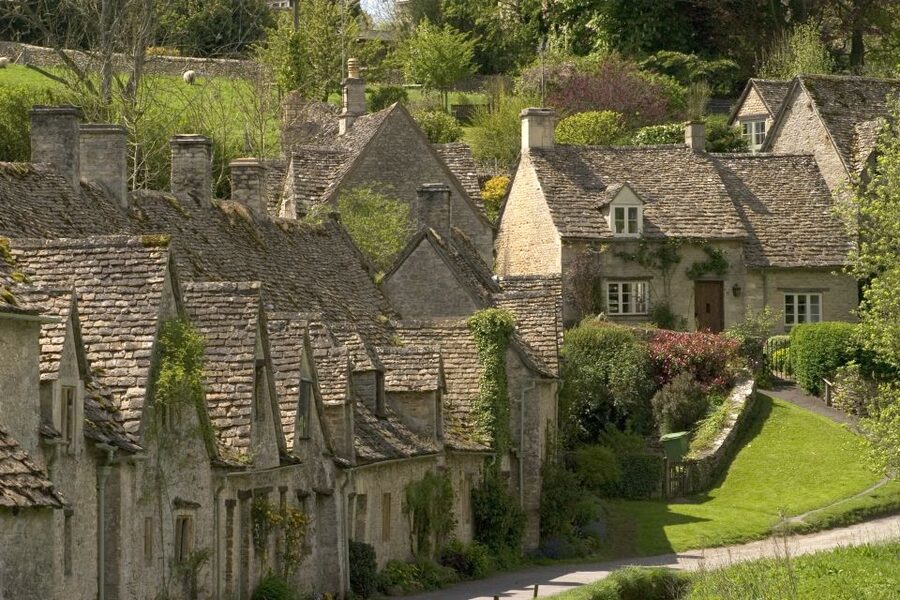 From London: Full-Day Cotswolds Small-Group Tour - Stow-on-the-Wold: antiques, inns, and the Civil War tie-in
