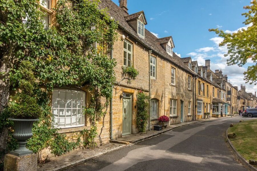 From London: Full-Day Cotswolds Small-Group Tour - Traveling in a small group: why the number matters