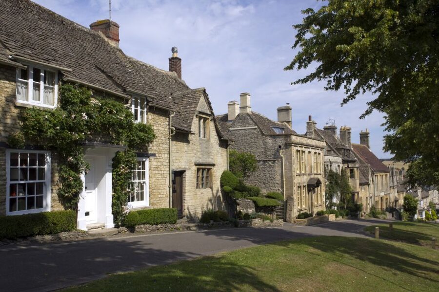 From London: Full-Day Cotswolds Small-Group Tour - What the guide does for you during the drive