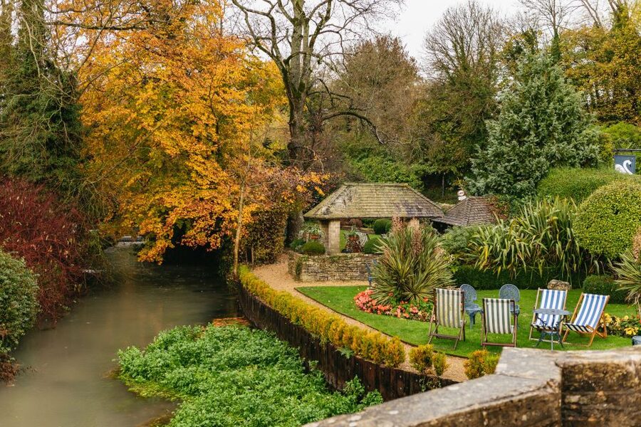 From London: Full-day Cotswolds Tour with Optional Lunch - Bibury Time, the Swan Hotel Lunch, and Photo Spots Without Rushing