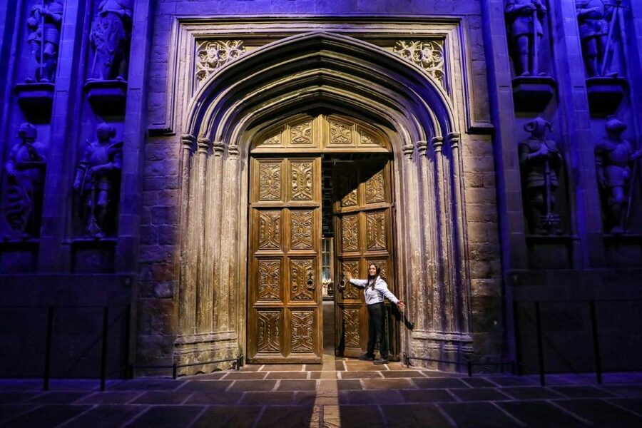 From London: Harry Potter Family Package with Transfers - Hogwarts in the Snow in winter 2025 to early 2026: Diagon Alley, snow models, and never-melting magic