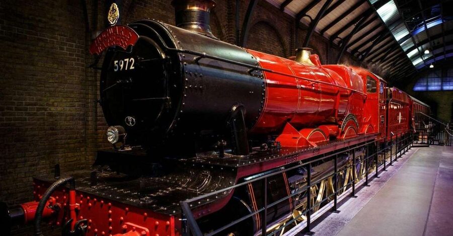 From London: Harry Potter Family Package with Transfers - Family photo time in the Great Hall or Dumbledore’s office