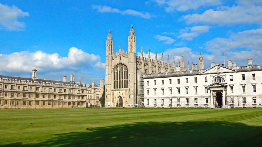 From London: Oxford and Cambridge Universities Tour - Starting in London: Coach Comfort, Wi-Fi, and the Reality of Time
