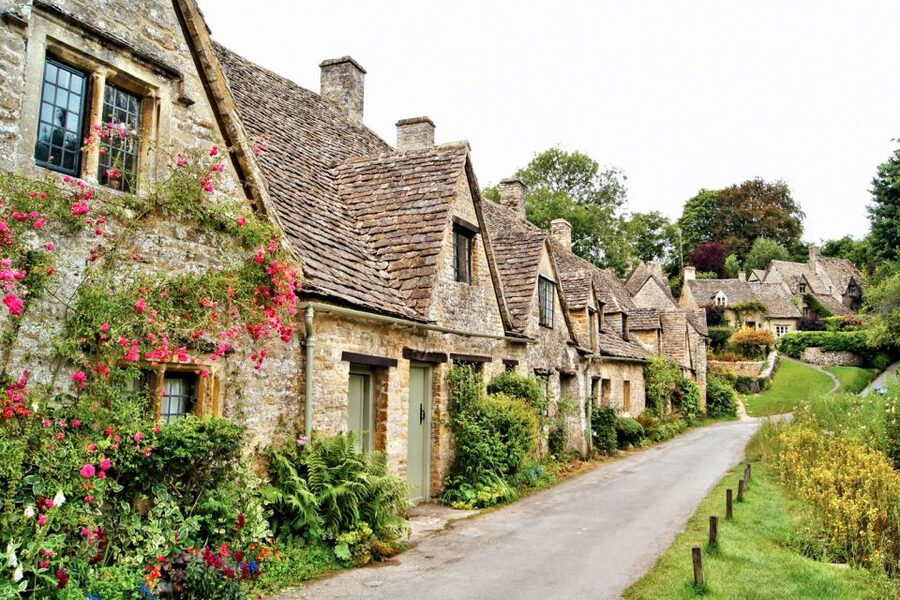From London: Oxford and Cotswolds Villages Day Trip - Burford: the Cotswolds gateway with shops, cafes, and a 75-minute wander