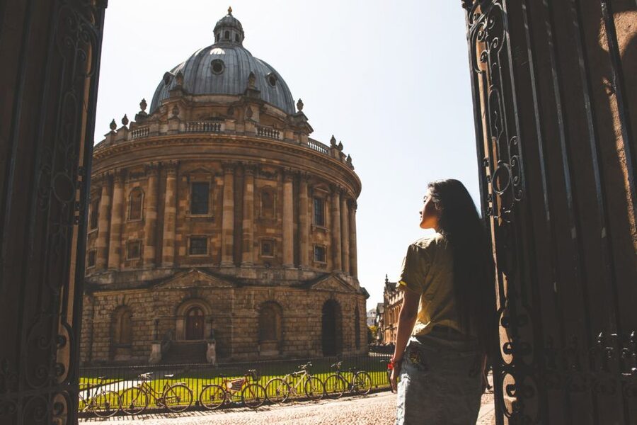 From London: Oxford and Cotswolds Villages Day Trip - The guided factor: why this tour often clicks with history lovers
