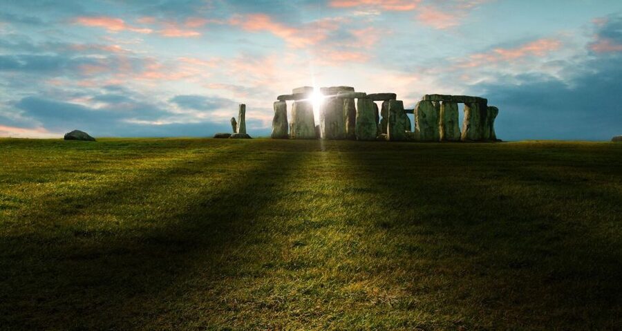 From London: Private Stonehenge Sunrise Viewing & Bath - Roman Baths Museum: connecting AD 60 to the hot springs beneath your feet