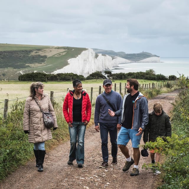 From London: Seven Sisters and Brighton Full-Day Tour - Meet at London Bridge: where to find your guide fast