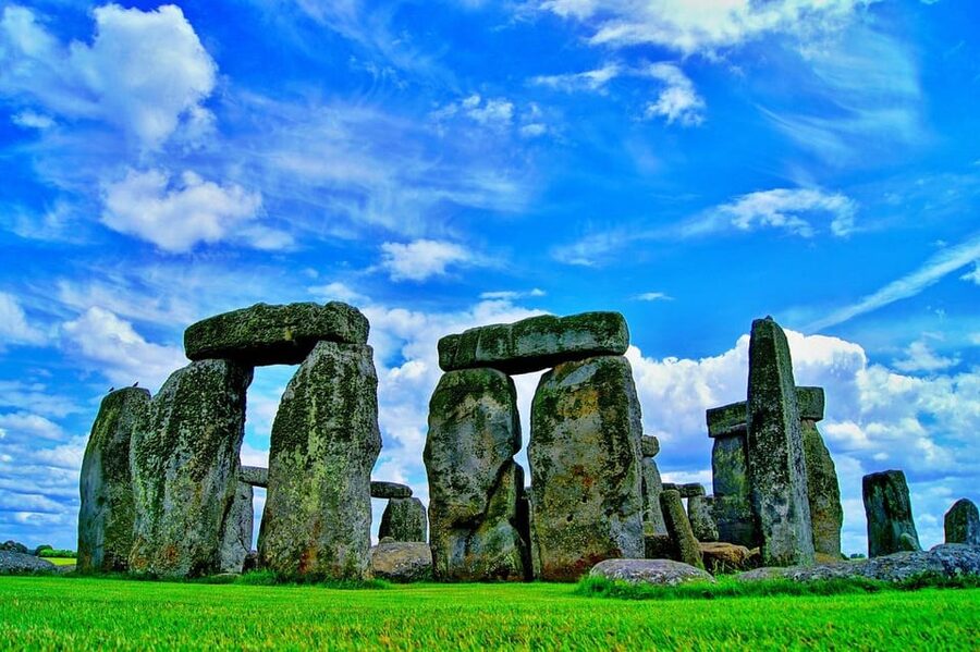 From London: Stonehenge Day Trip with Audioguide - Stonehenge from London, but with a calmer rhythm