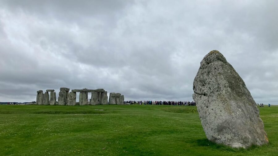 From London: Stonehenge Day Trip with Audioguide - The coach ride: air-conditioning, WiFi, and no on-board lecture