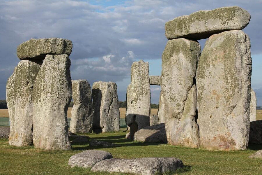From London: Stonehenge Day Trip with Audioguide - Getting picked up near Victoria, Shipcentre, and Vauxhall Bridge Road