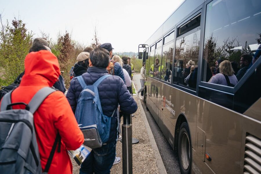 From London: Stonehenge Half-Day Trip - Audio guide in English: headphones make a big difference
