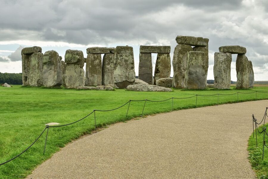 From London: Stonehenge Morning Day Trip with Admission - Arriving at Stonehenge: What the Two-Hour Block Actually Means