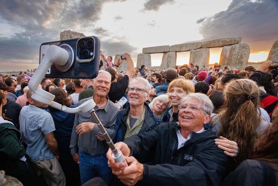 From London: Stonehenge Summer Solstice Sunrise Tour - London Pick-Up at Millennium Gloucester, Meet Your Guide, Then Head Straight Out