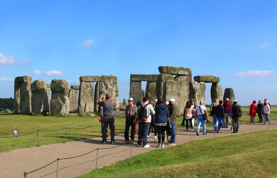 From London: Windsor Castle and Stonehenge Day Trip - Getting to the coach, finding the bus, and not losing time
