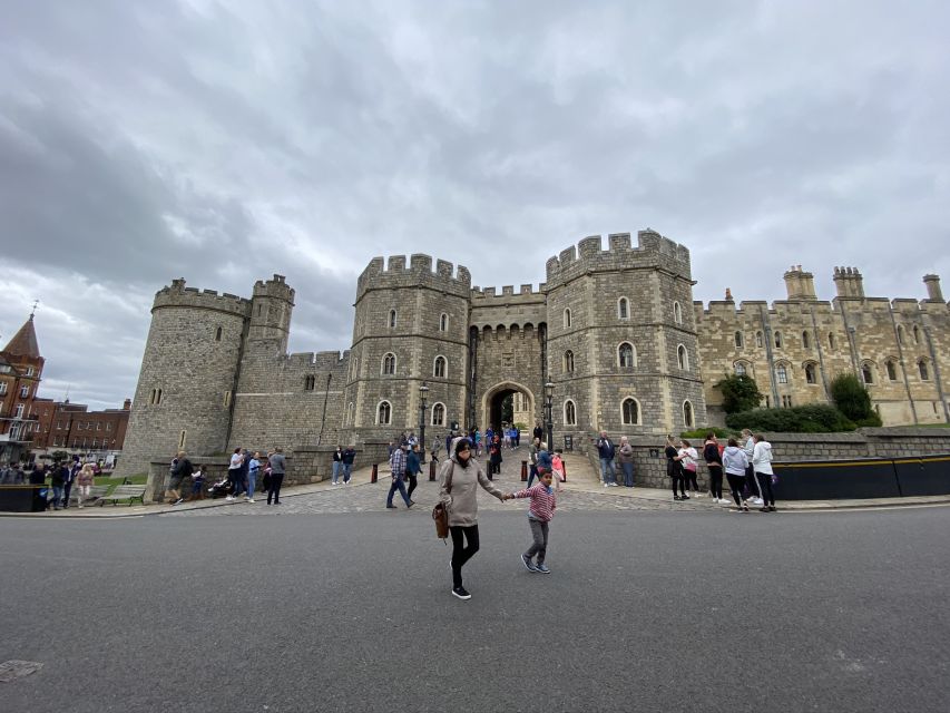 From London: Windsor Castle & Stonehenge Private Day Trip - From Windsor to Stonehenge: the 12:30 coffee stop and keeping the day smooth
