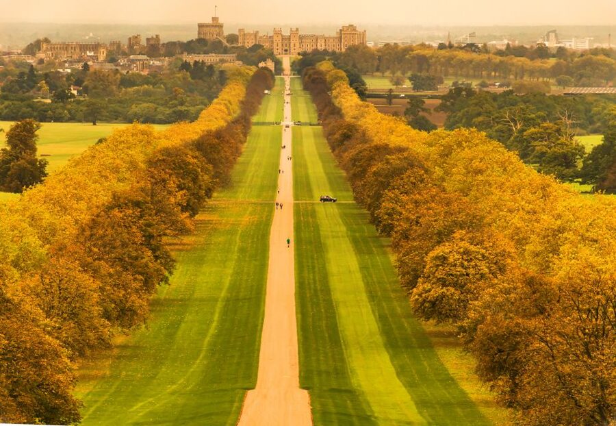 From London: Windsor Castle & Stonehenge Private Day Trip - Guides who help, and how that shows in the experience