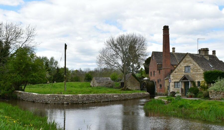 From Oxford: Cotswolds Towns and Villages Small Group Tour - From Oxford Railway Station at 10:00 AM, Then Straight Into Cotswold Stone