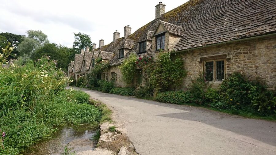 From Stratford-on-Avon/Moreton-in-Marsh: Cotswolds Day Tour - Where the tour starts: Stratford-on-Avon or Moreton-in-Marsh