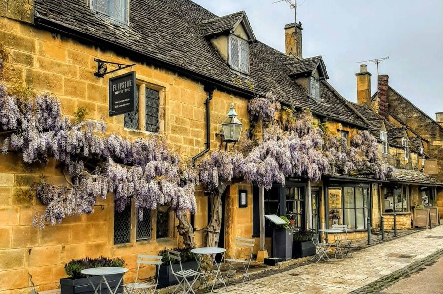 From Stratford-on-Avon/Moreton-in-Marsh: Secret Cotswolds - The guide effect: facts, humor, and practical pointers that save time
