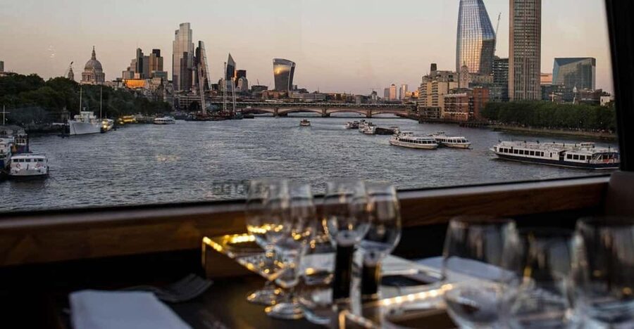 Gastronomic 6-course fine-dining dinner on Luxury London Bus - Dinner on Wheels: What the 25 Victoria Embankment start feels like