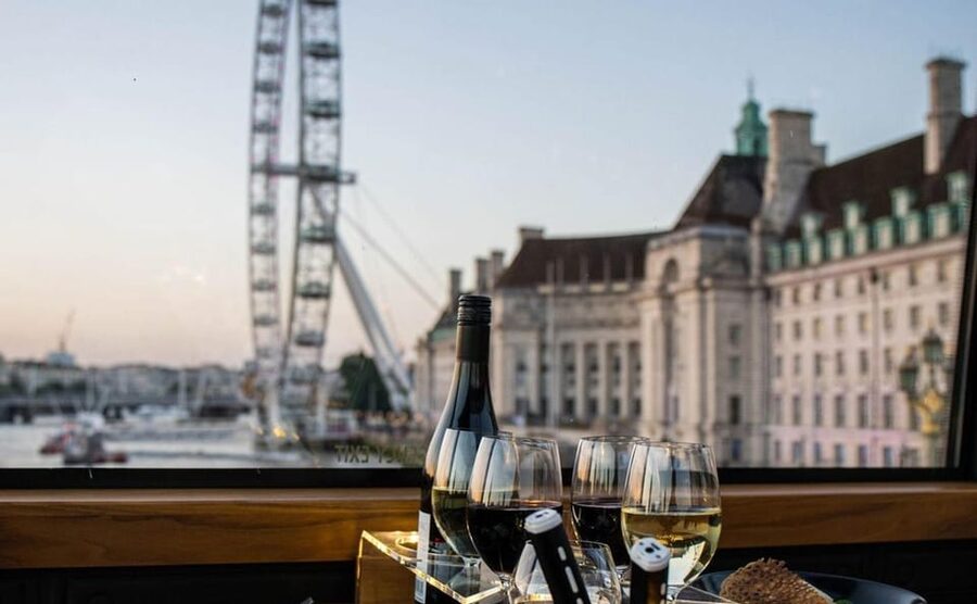 Gastronomic 6-course fine-dining dinner on Luxury London Bus - The meal: six-course British-French fine dining with Ignazio Nuccio