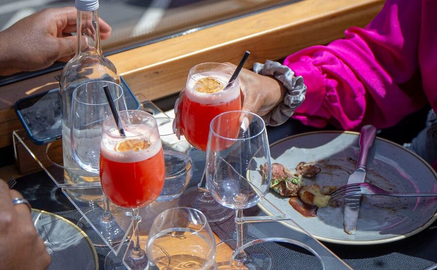 Gastronomic 6-course fine-dining dinner on Luxury London Bus - Wine pairing included, and how to handle your expectations