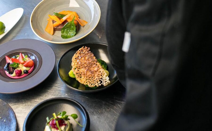 Gastronomic 6-course fine-dining dinner on Luxury London Bus - Landmarks you will recognize, and why the order matters