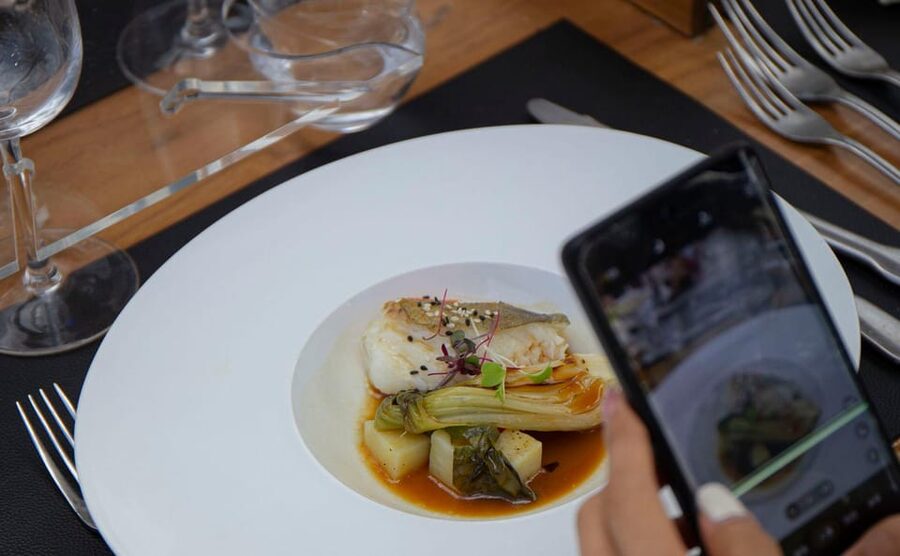 Gastronomic 6-course fine-dining dinner on Luxury London Bus - What you get beyond the meal: guidance, service, and the little frictions