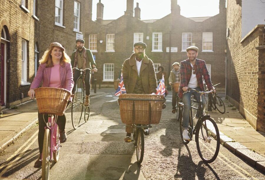 Gin Safari: Boozy London History on Two Wheels - The 3.5-Hour Rhythm: 13 km at a Moderate Pace, All Weather