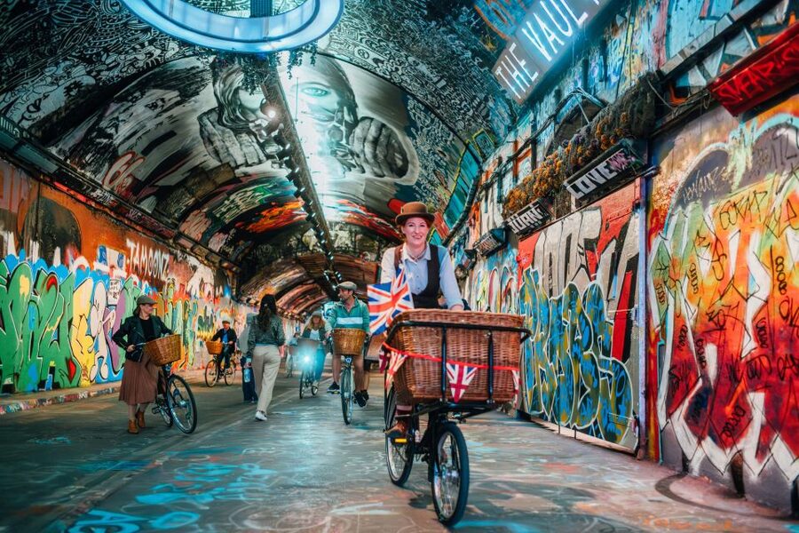 Gin Safari: Boozy London History on Two Wheels - Starting at 189 Hercules Road: What the Pre-Ride Moment Looks Like