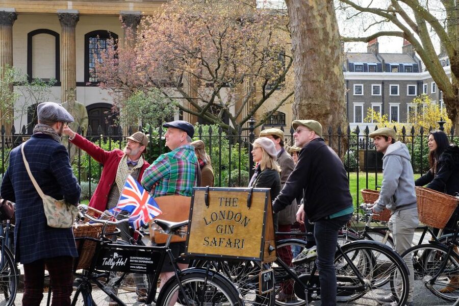 Gin Safari: Boozy London History on Two Wheels - Southwark Bridge to Tower Bridge: Pedaling Past Big Views and Darker Tales