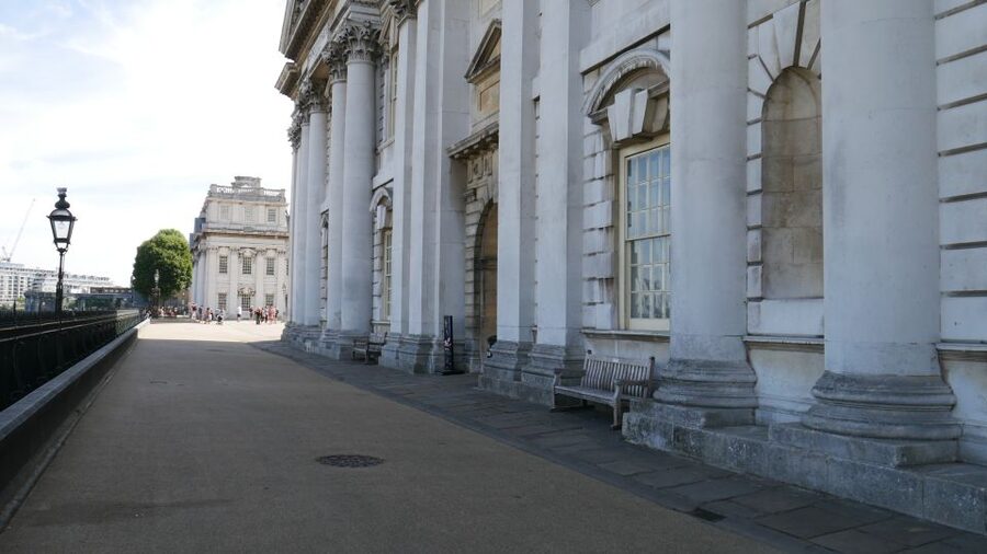 Greenwich Film Locations Tour - Skip-the-line entry and the 15-minute arrival rule