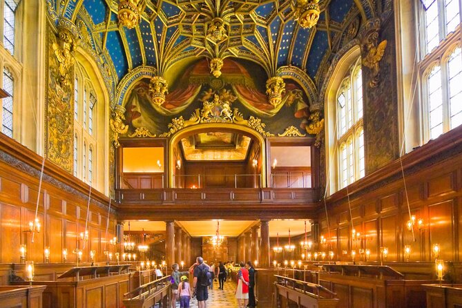 Hampton Court Guided Tour. Full day Access & High Tea - Why Hampton Court feels special with a guide